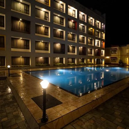 Hotel Atithi, Aurangabad Buitenkant foto