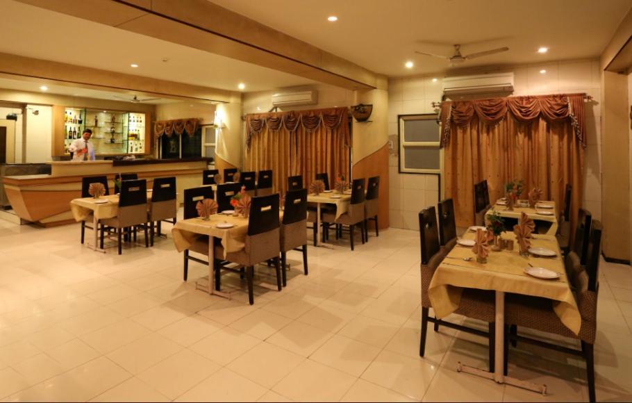 Hotel Atithi, Aurangabad Buitenkant foto