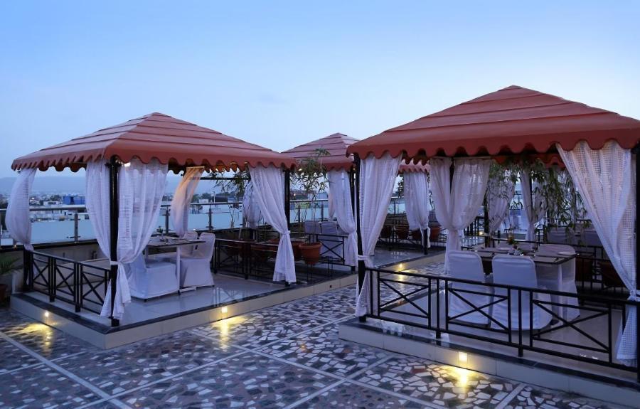 Hotel Atithi, Aurangabad Buitenkant foto