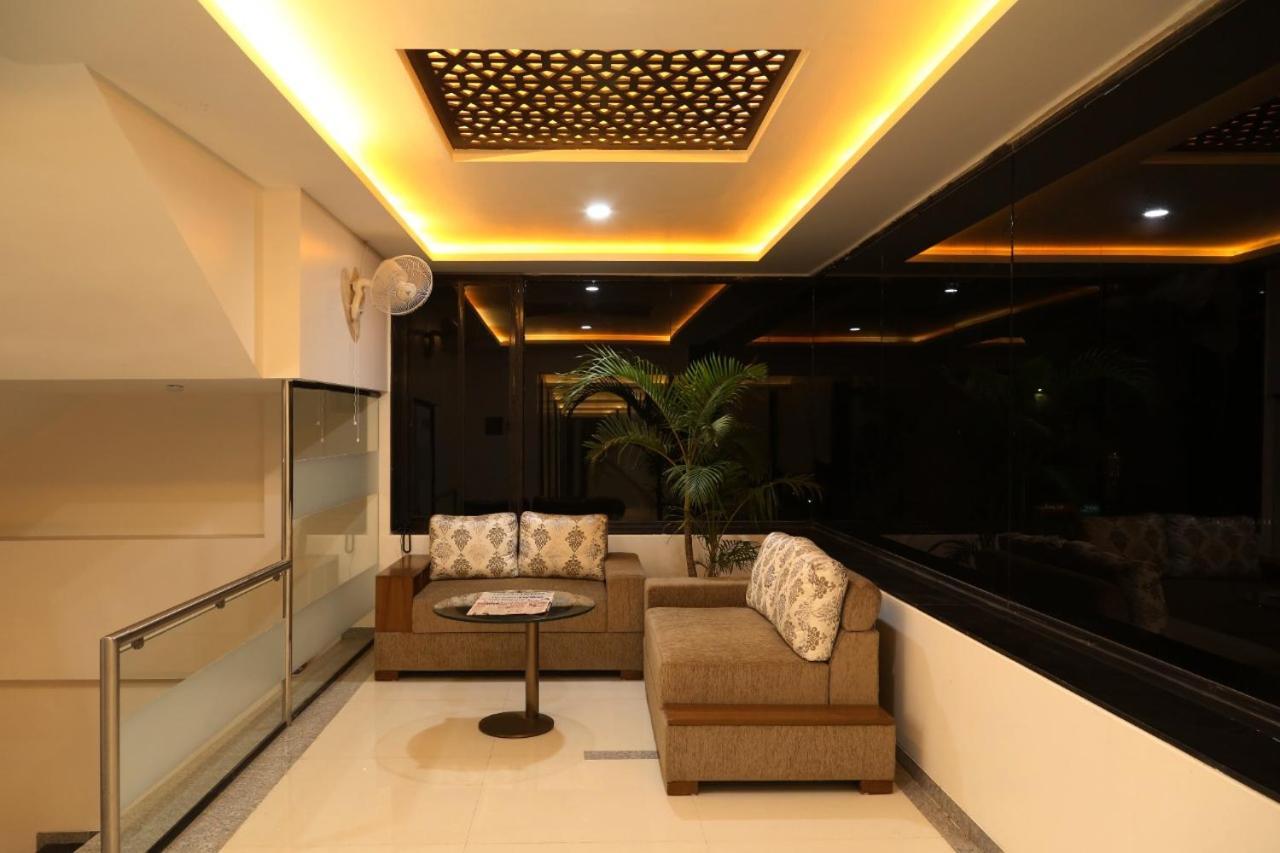 Hotel Atithi, Aurangabad Buitenkant foto