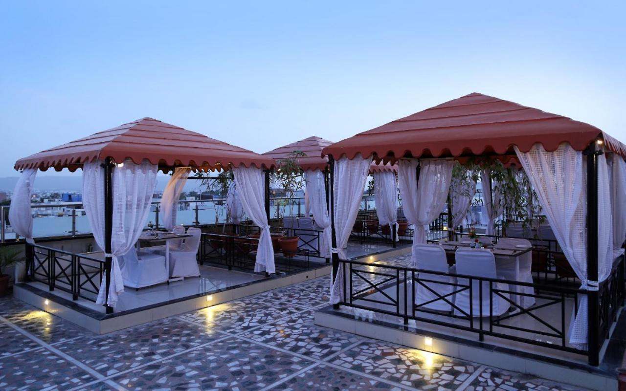 Hotel Atithi, Aurangabad Buitenkant foto