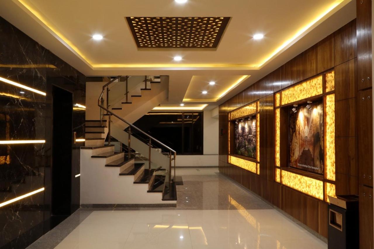Hotel Atithi, Aurangabad Buitenkant foto