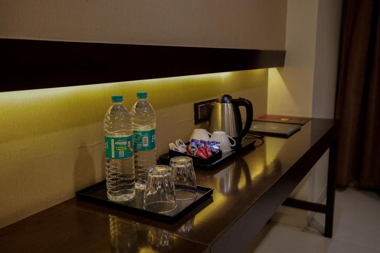 Hotel Atithi, Aurangabad Buitenkant foto