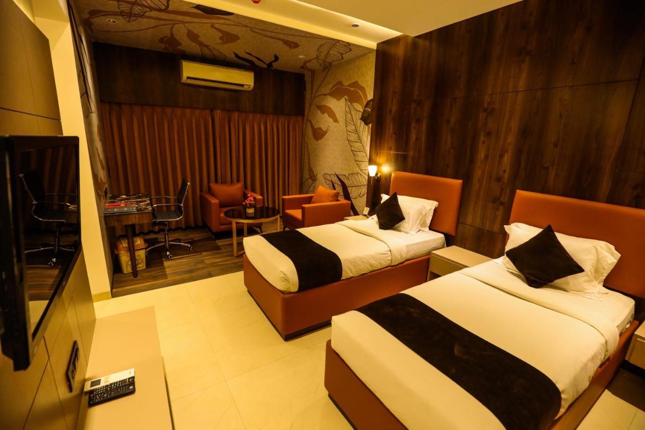 Hotel Atithi, Aurangabad Buitenkant foto