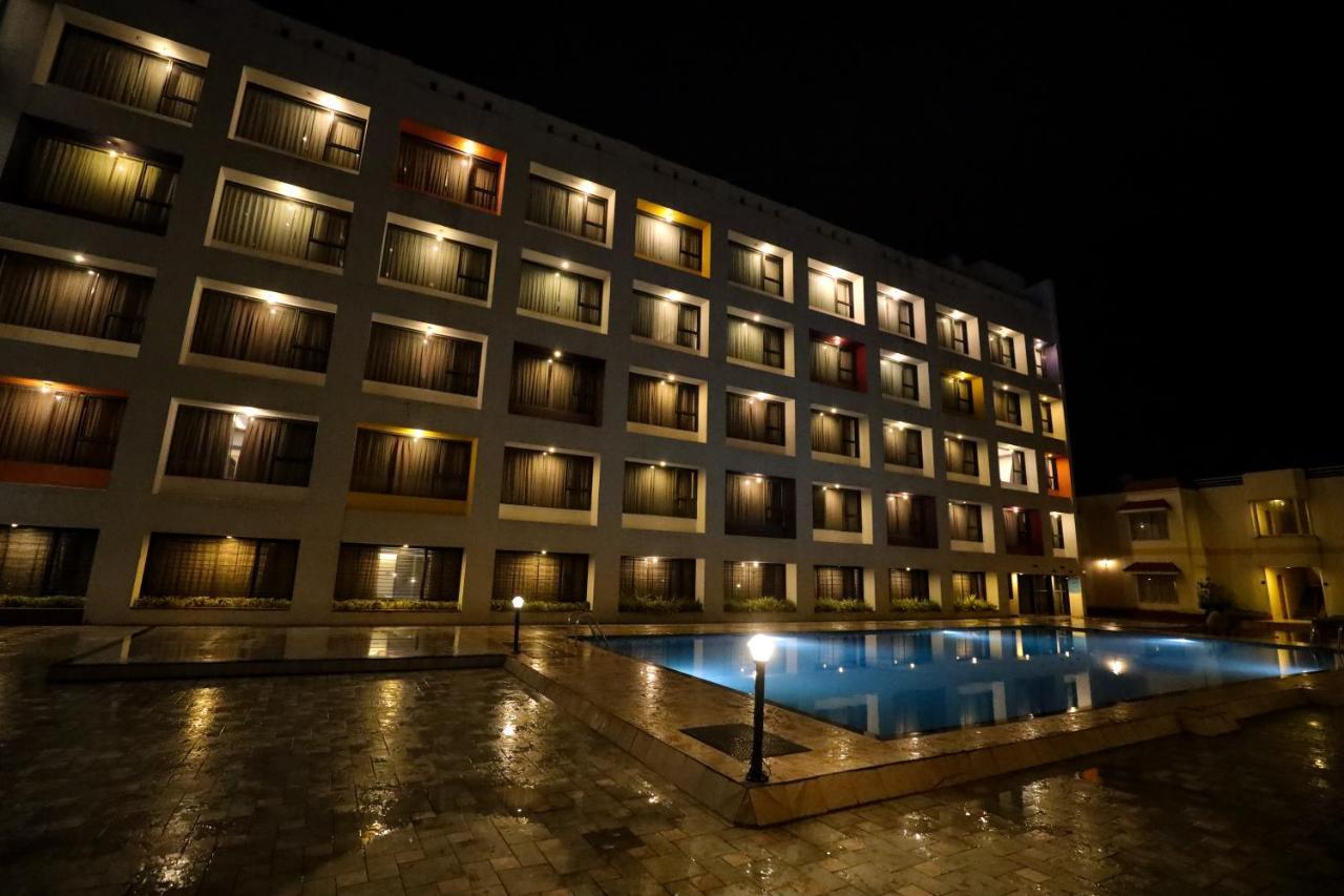 Hotel Atithi, Aurangabad Buitenkant foto