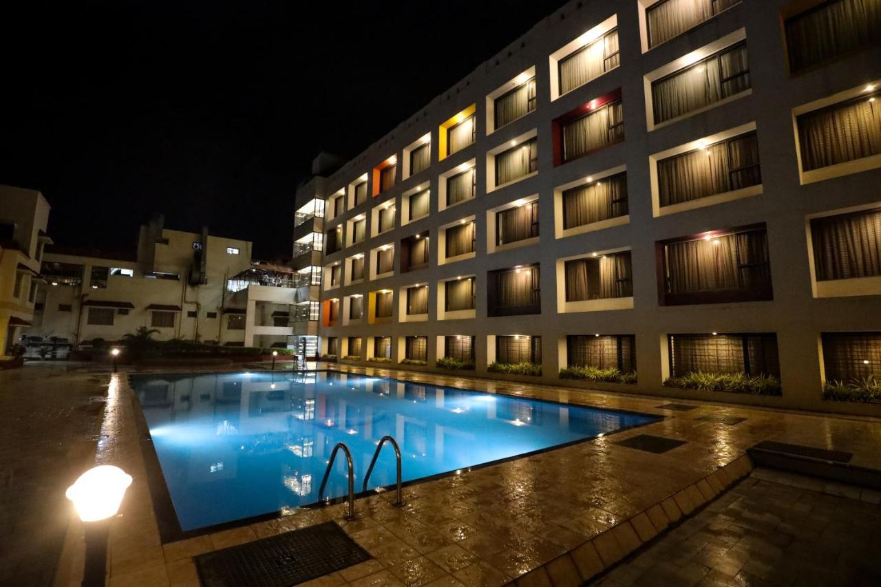 Hotel Atithi, Aurangabad Buitenkant foto