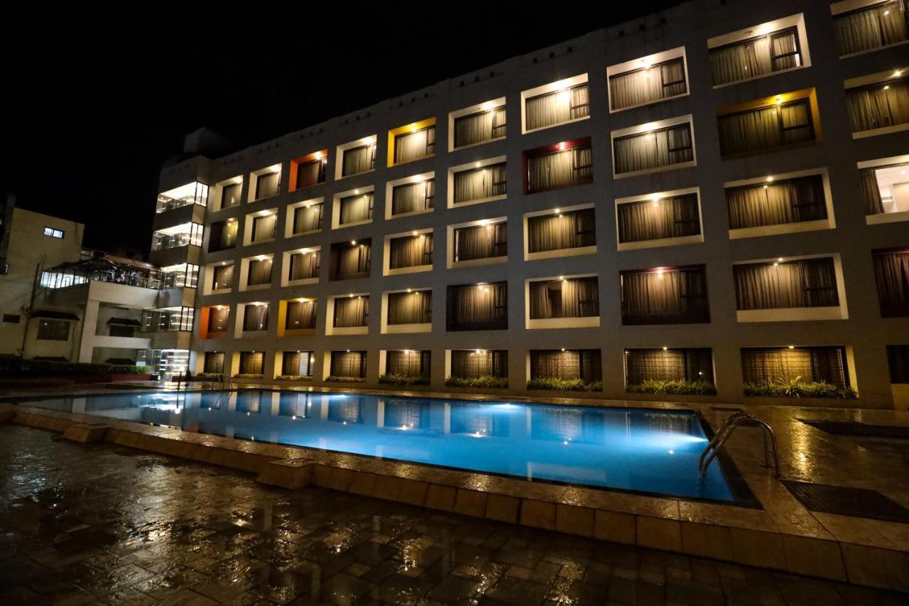 Hotel Atithi, Aurangabad Buitenkant foto