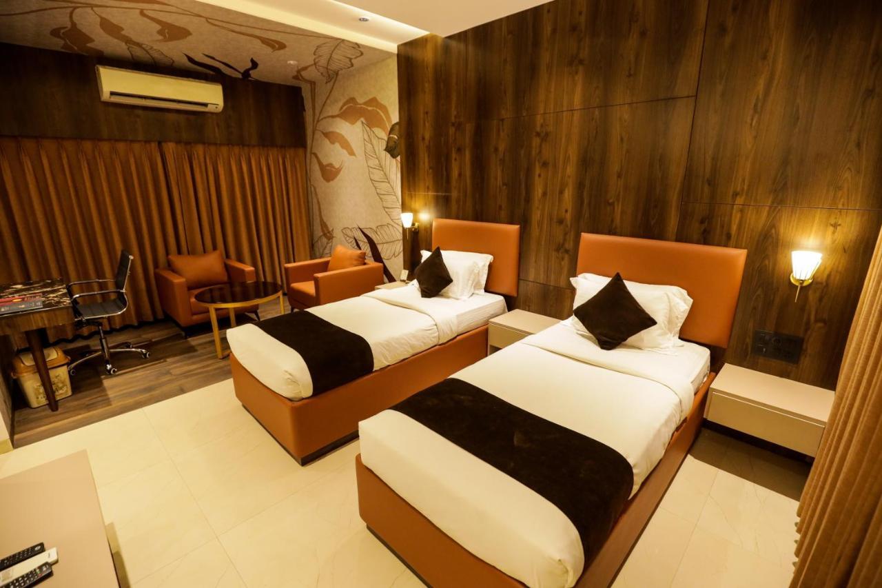 Hotel Atithi, Aurangabad Buitenkant foto