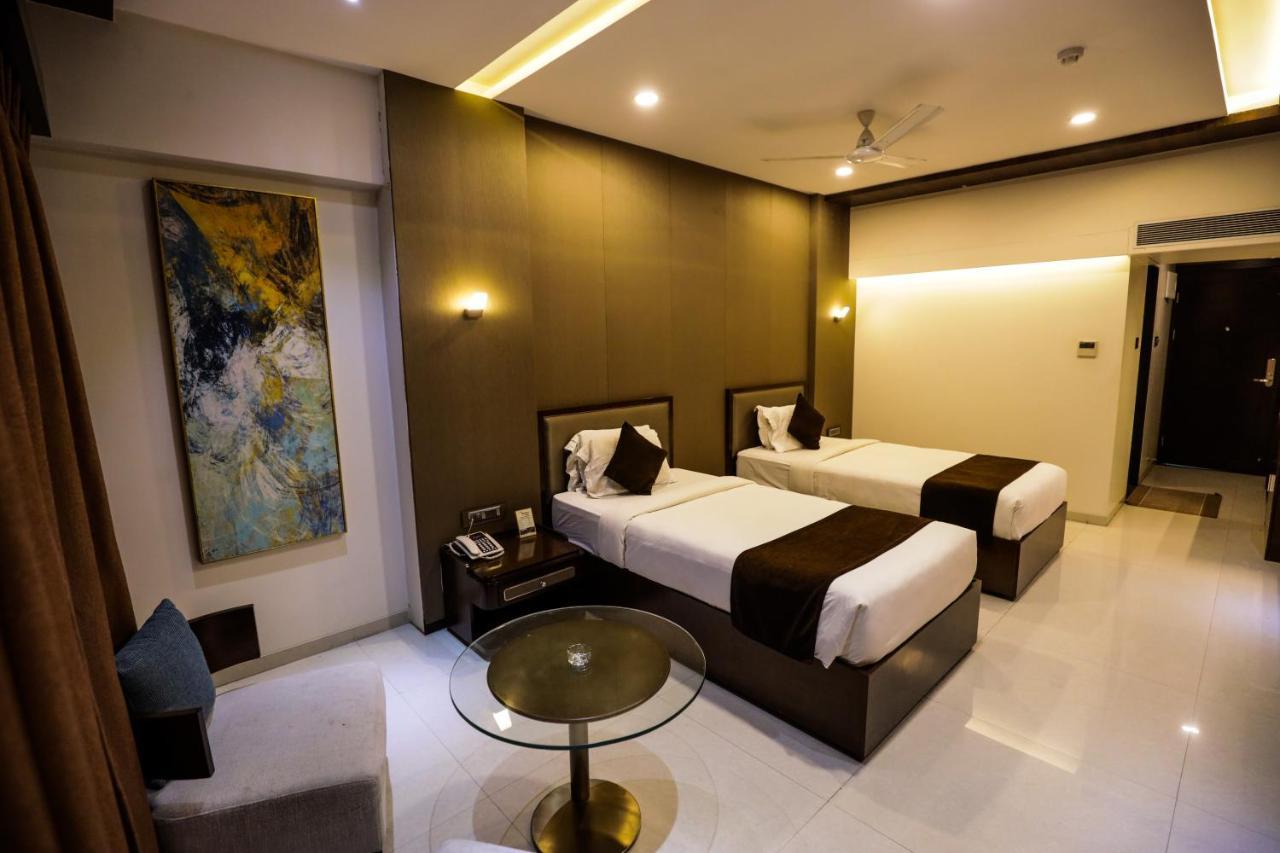 Hotel Atithi, Aurangabad Buitenkant foto