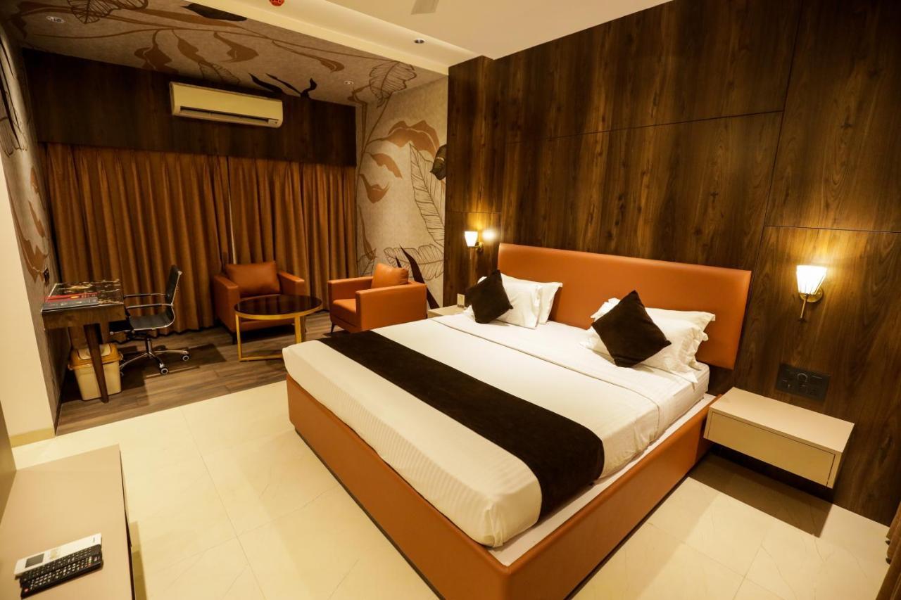 Hotel Atithi, Aurangabad Buitenkant foto