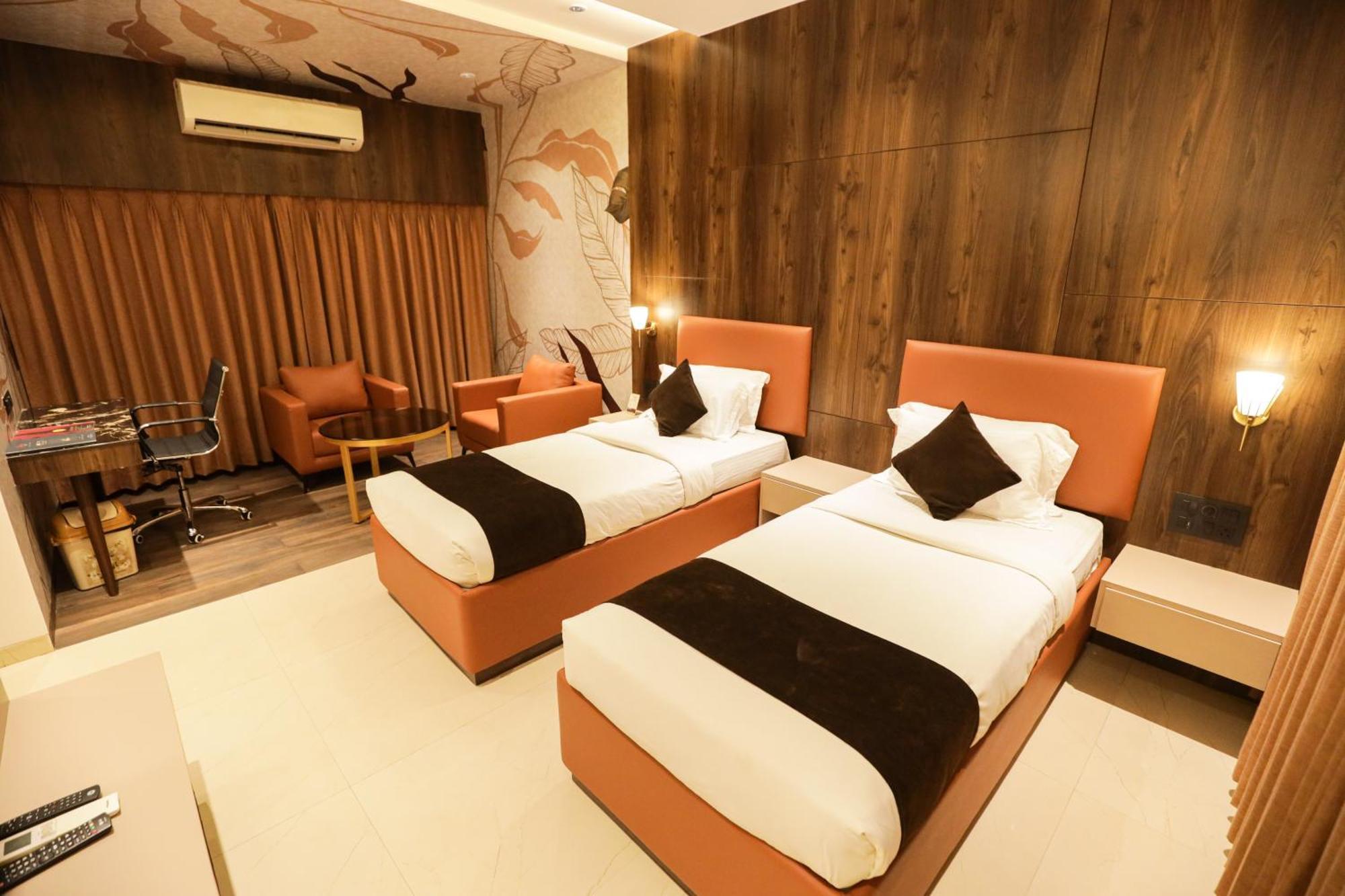 Hotel Atithi, Aurangabad Buitenkant foto