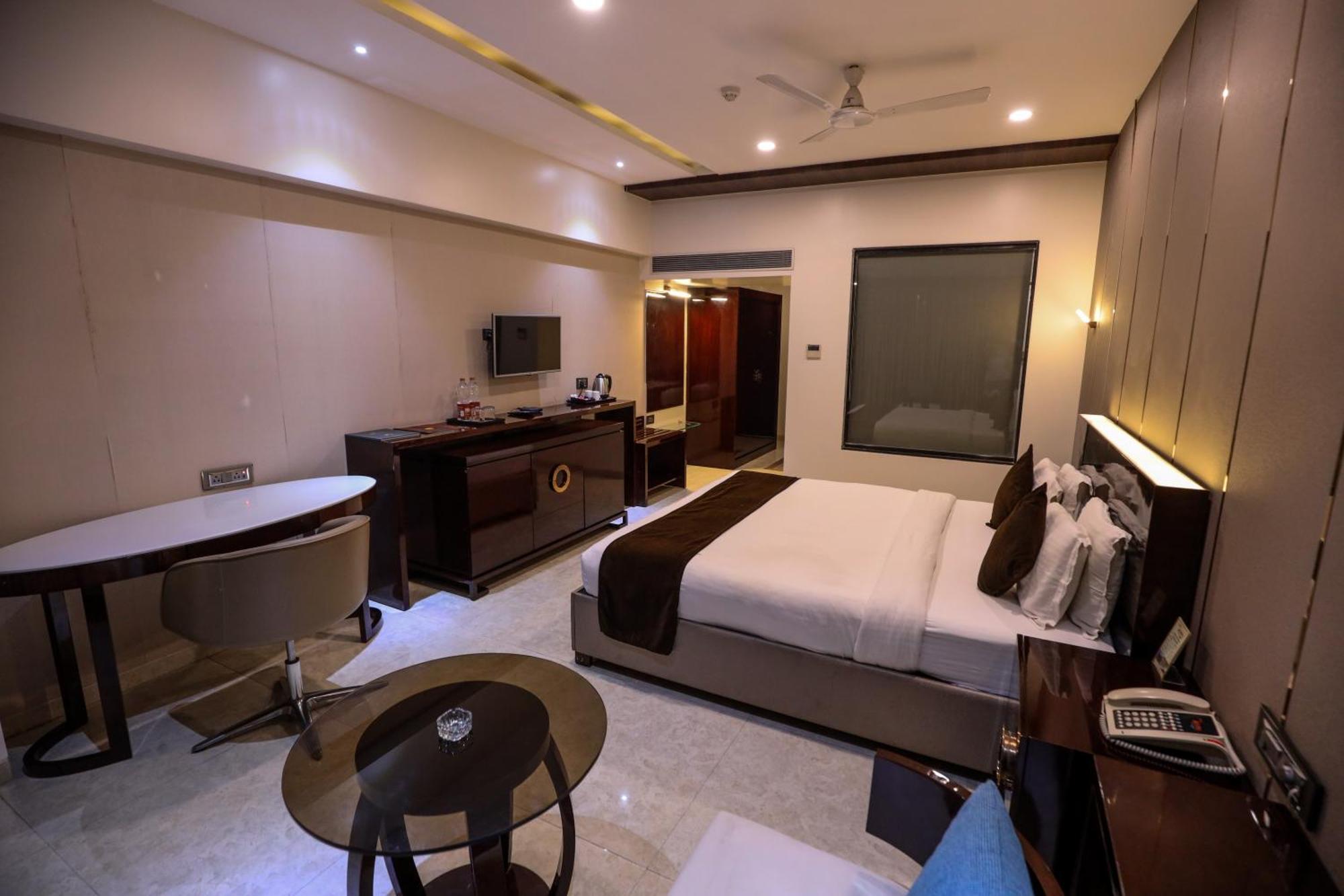 Hotel Atithi, Aurangabad Buitenkant foto
