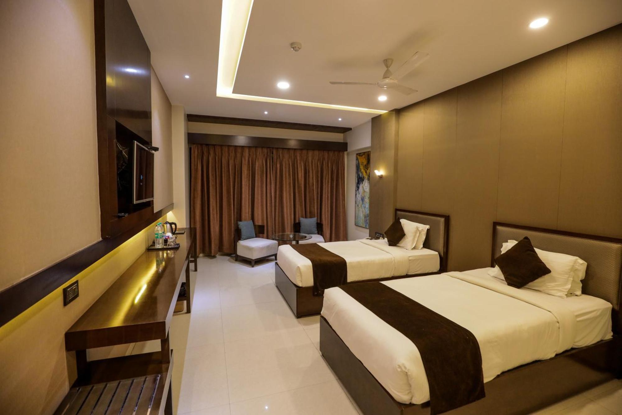 Hotel Atithi, Aurangabad Buitenkant foto