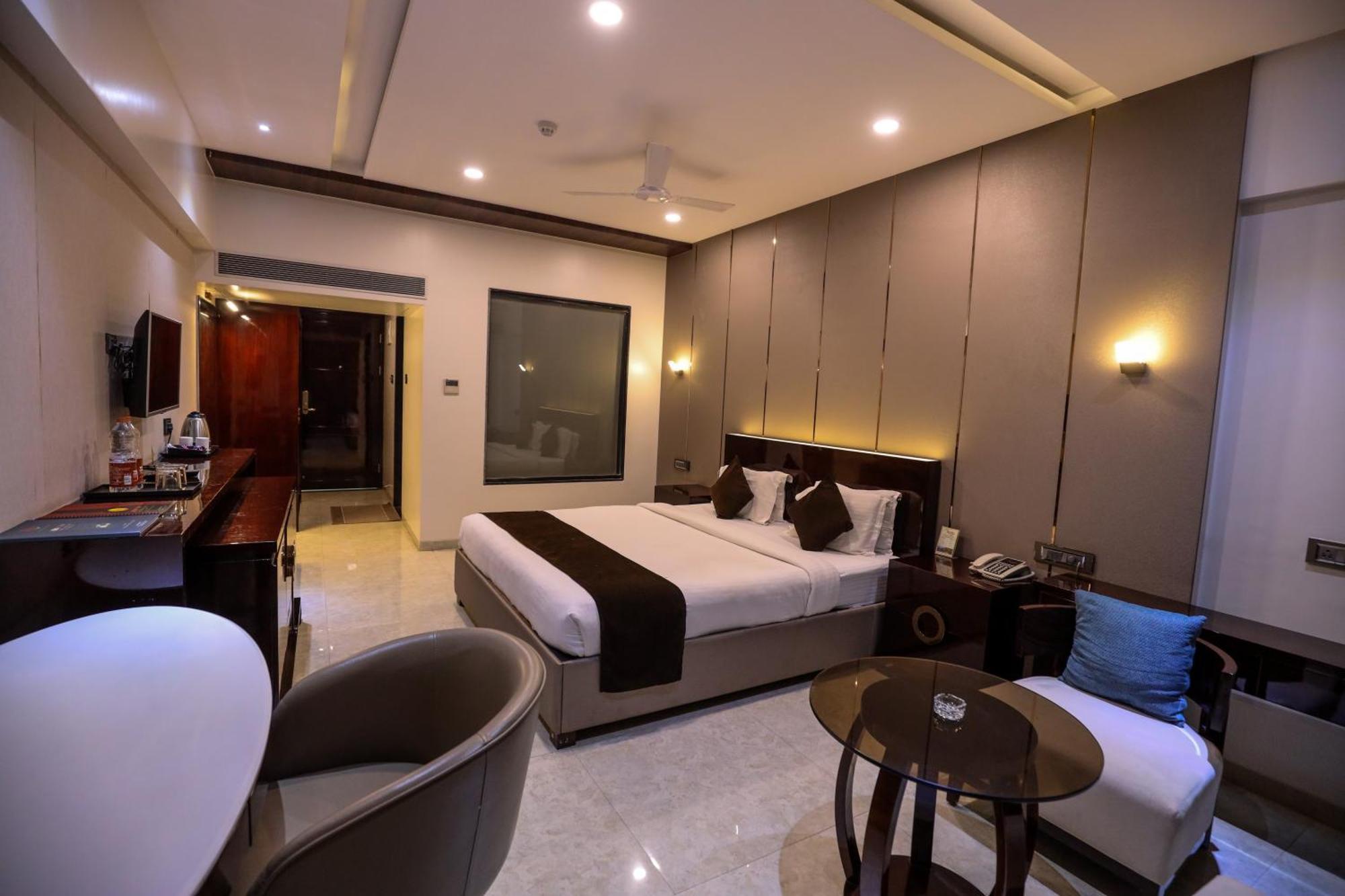 Hotel Atithi, Aurangabad Buitenkant foto