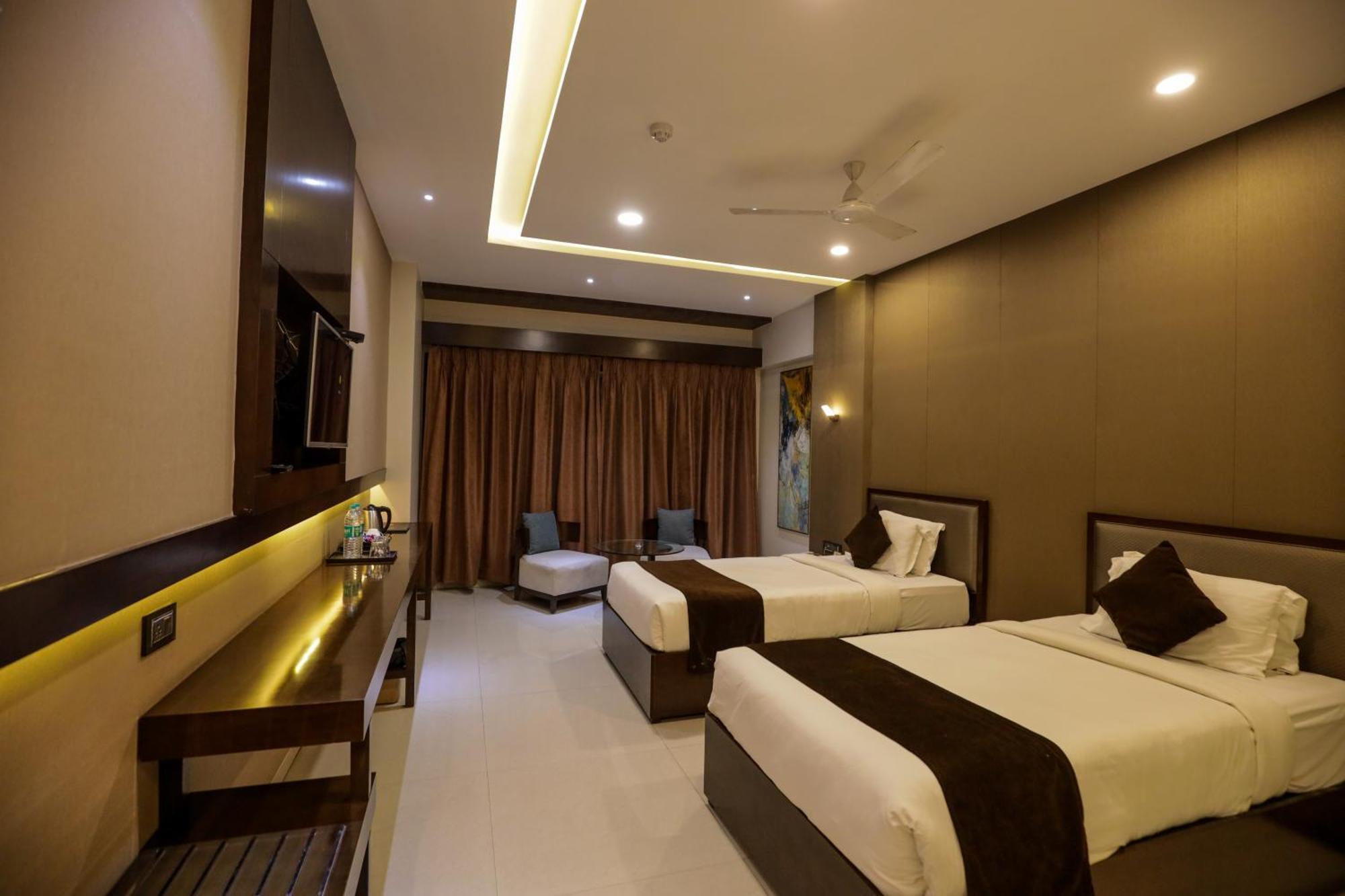Hotel Atithi, Aurangabad Buitenkant foto