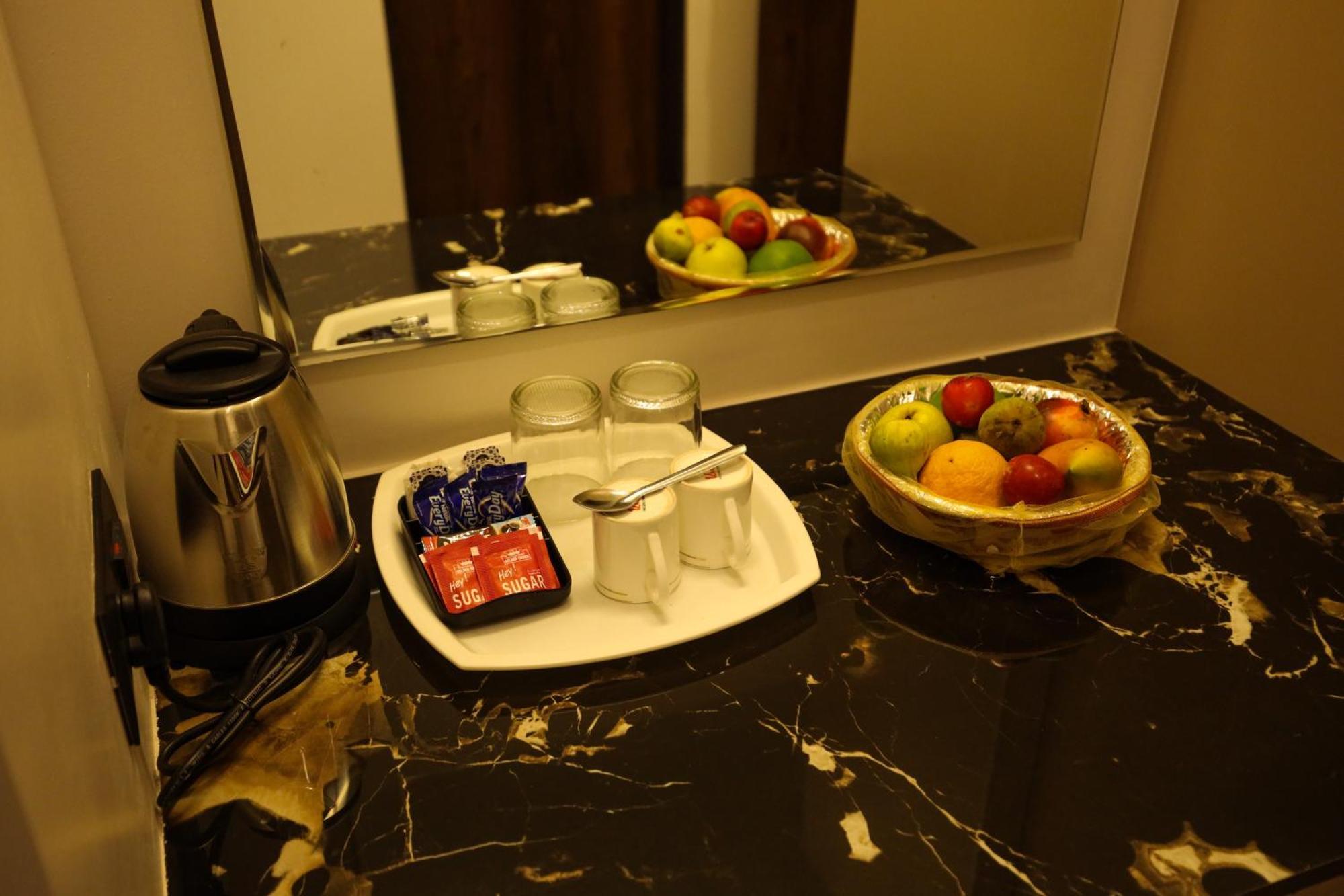 Hotel Atithi, Aurangabad Buitenkant foto